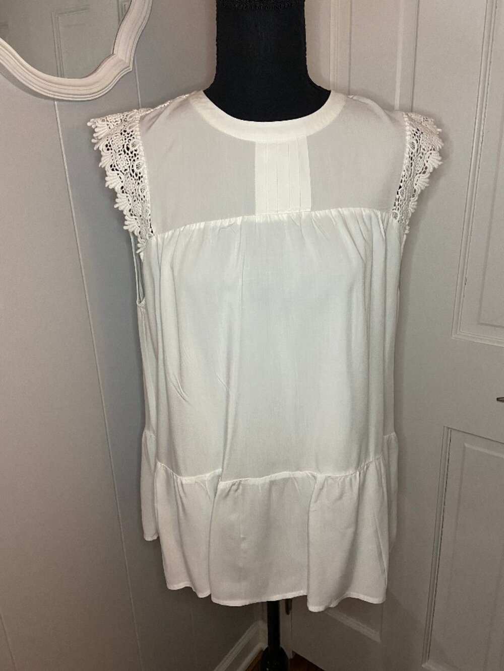 DR2 by Daniel Rainn White Embroidered Blouse Size M